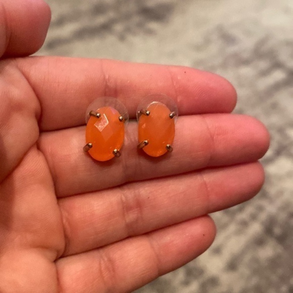 🍑 JUST PEACHY🍑 Studs!